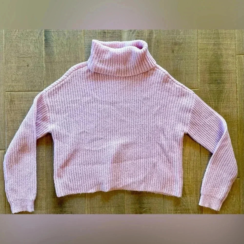 Light Purple Turtleneck Crop Top